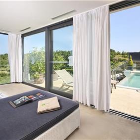 4 Bedroom Luxury Villa Retreat with Heated Infinity Pool near Buje, Sleeps 8-10